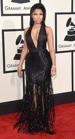 Parade Gaun Berbelahan Dada Rendah di Grammy 2015