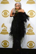 Lady Gaga Anggun di Grammy 2015