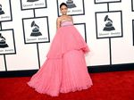 Tampil Bak Princess, Rihanna Berseri-seri di Grammy 2015