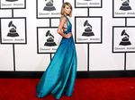 Stunning! Taylor Swift Bikin Pria Tak Berkedip di Grammy 2015
