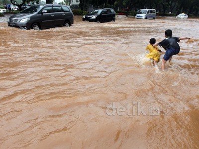 Jalan Depan Istana Negara Masih Terendam
