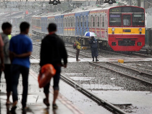 KRL Kebanjiran, Penumpang Terlantar