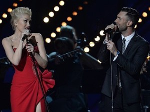 Duet Romantis Adam Levine dan Gwen Stefani Pukau Panggung Grammy 2015