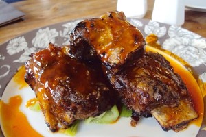 Lot 9: Hangatkan Diri dengan Iga Sapi Bakar Saus Madu dan Catatan si Boy yang Creamy