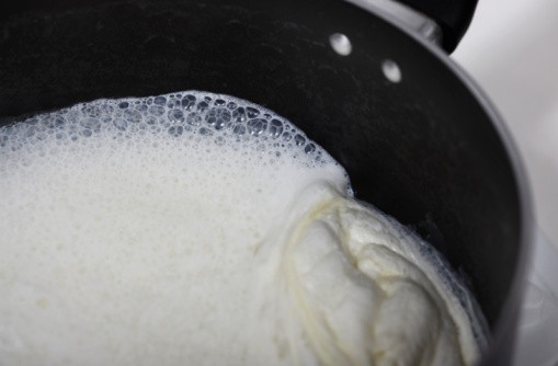 Kedinginan? Bikin Saja Hot Chocolate Enak dengan Langkah Mudah Ini