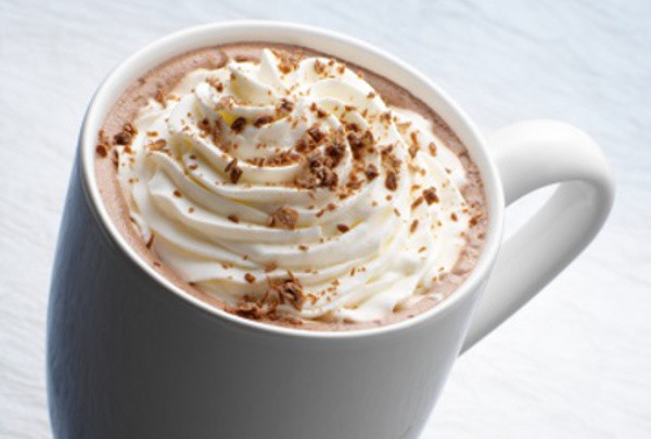 Kedinginan? Bikin Saja Hot Chocolate Enak dengan Langkah Mudah Ini