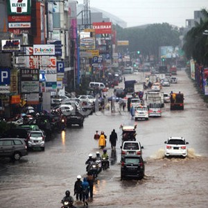 Banjir Mulai Ganggu Pusat Bisnis di Jakarta