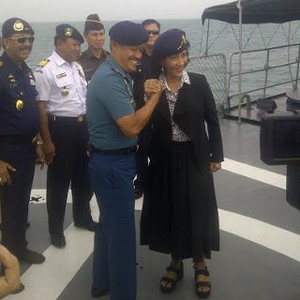 Gaya Menteri Susi Sebelum Tenggelamkan Kapal Thailand Pencuri Ikan