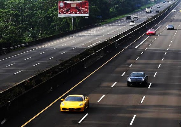 40 Ferrari Contohkan Tata Tertib Berkendara di Jagorawi