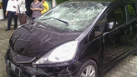 Seruduk Mobil dan Motor, Pengemudi Jazz Juga Tabrak Polisi di Bandung Seruduk Mobil dan Motor, Pengemudi Jazz Juga Tabrak Polisi di Bandung
