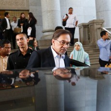 Banding Kasus Sodomi Ditolak, Anwar Ibrahim Divonis 5 Tahun Bui Banding Kasus Sodomi Ditolak, Anwar Ibrahim Divonis 5 Tahun Bui