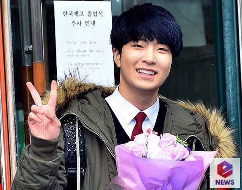 Congraduation! Youngjae GOT7 Rayakan Kelulusan SMA