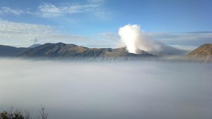 Melihat Samudera Awan dari Puncak Bromo