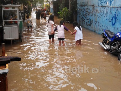 6 RT di Cipinang Melayu Kebanjiran