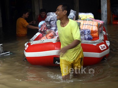 Kebanjiran, Aktivitas di Pasar Cipulir Terganggu