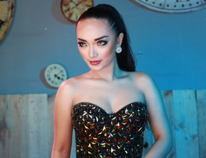 Kisah Lain Asmara Zaskia Gotik di 2 Video Klip Terbaru