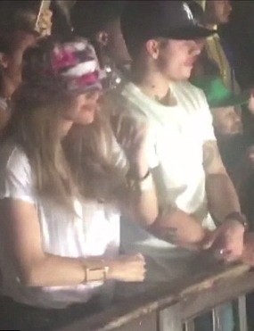 JLo Lagi-lagi Kepergok Jalan Bareng Casper Smart