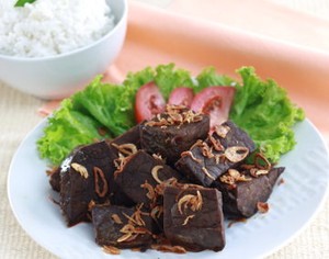 Yuk, Bikin Daging Petai Cabai Hijau yang Pedas Berempah untuk Makan Siang!
