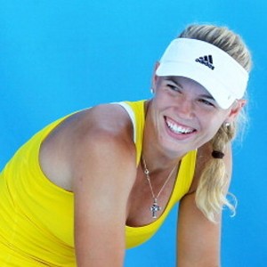 Wozniacki Antusias Jadi Model Swimsuit