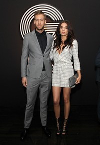 Calvin Harris gandengan pacar baru yang bernama Aarika Wolf. Rachel Murray/Getty Images/detikFoto.