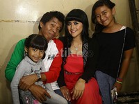 Kiwil dan Meggy bersama dua buah hati mereka.