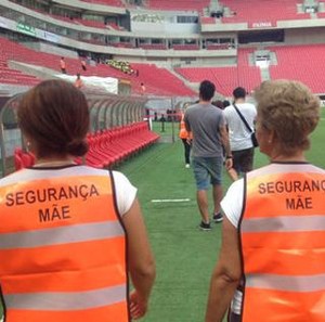 Cara Cegah Perkelahian Suporter: Datangkan Ibu-Ibu ke Stadion