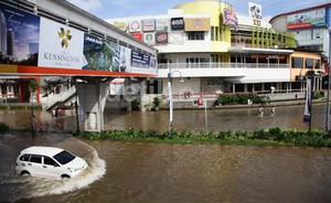 Cerita Banjir 9 Februari: Terjebak Macet 6 Jam ke Bandara, Penumpang Damri Sampai Kencing di Botol