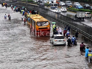 Kisah Mahasiswi Trisakti Menerjang Banjir Selama 2 Hari