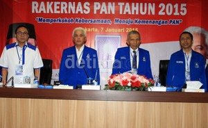 Panasnya Duel Hatta vs Zulkifli Hasan