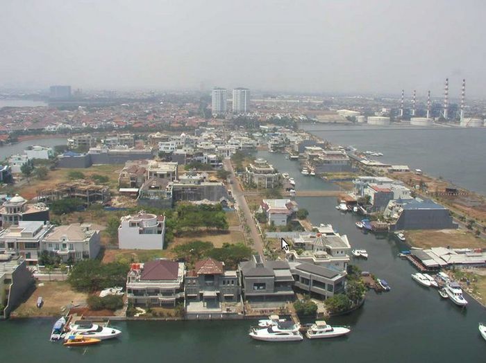 Di Pulau Buatan Jakarta Ada Rumah Mewah Dilengkapi Parkir Kapal