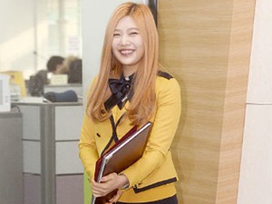 Lulus SMA, Joy Red Velvet Tampil Blonde
