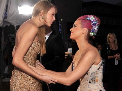 Tak Hadiri After Party Grammy 2015, Taylor Swift Hindari Katy Perry?