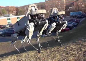 Canggih! Robot Anjing Google Tak Jatuh Walau Ditendang