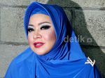 Annisa Bahar Tampil Berhijab