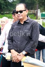 Sederet Artis Hadiri Pemakaman Rinto Harahap