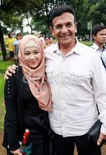 Mark Sungkar dan Istrinya yang Beda Usia 45 Tahun