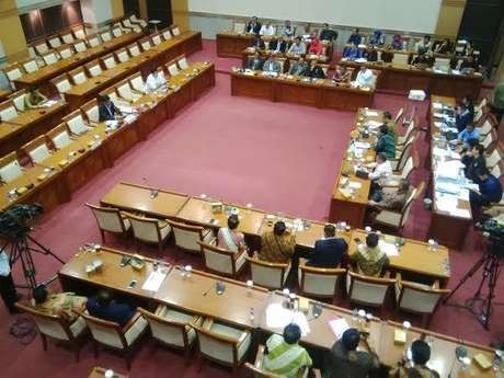 Formappi: Kenapa DPR Ngotot Membela Budi Gunawan?