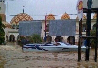 Banjir di Kaltara, Perahu dan Speed Boat Lalu Lalang di Tengah Kota