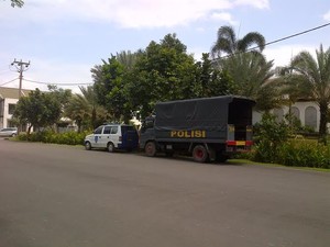 Pasca Penyerangan, Siang ini Kampung Az Zikra Dijaga Satu Peleton Brimob