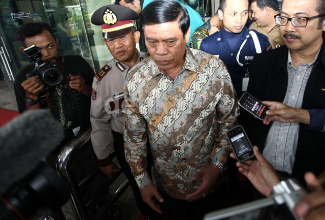 KPK Diancam, Menko Tedjo: Laporkan Saja ke Polisi