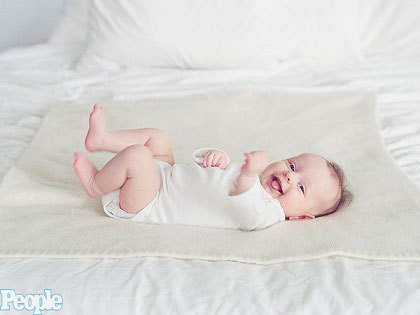 Imutnya Putri Christina Aguilera Bermata Biru