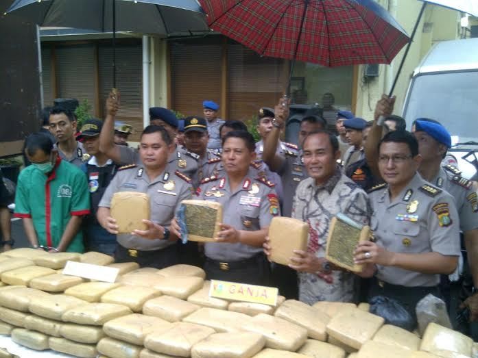 Ganja 2 Ton yang Diamankan di Riau Tiba di Polres Jakbar