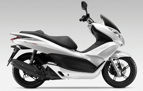 Adu Canggih Honda PCX dan Yamaha NMAX