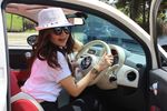 Si Cantik Neng Loni dan Mobilnya