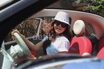 Si Cantik Neng Loni dan Mobilnya