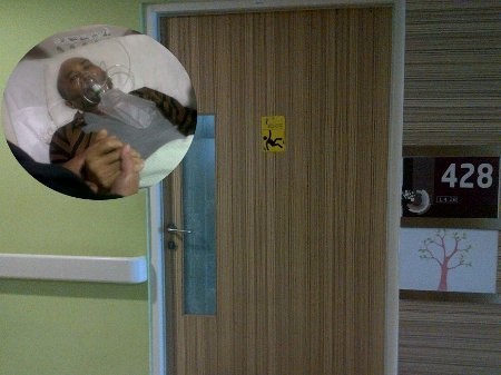 Kerabat Masih Tertutup Soal Kondisi Alex Komang