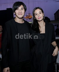 Vino dan Marsha tampil serasi serba hitam. Pool/Palevi S/detikFoto.