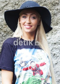 Brittany berperan sebagai pelatih fisik untuk Kiki, Aldi dan Iqbaal ketika berada di Australia.