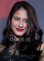 So Sexy... Pevita Pearce Berbaju Menerawang