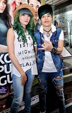The Virgin Kompak dengan Rambut Hijau